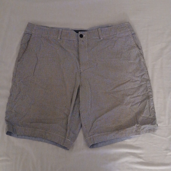 Tommy Hilfiger Navy and White Striped Shorts MENS size 40 Classic Fit - Picture 1 of 6